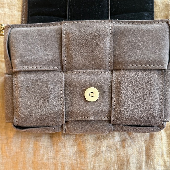 Viola Castellani Made in Italy woven leather cassette crossbody - Picture 9 of 17